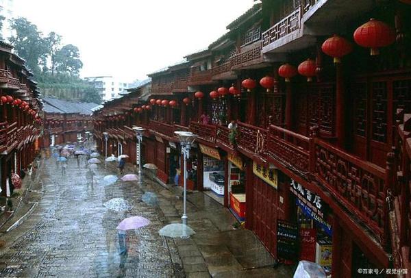 二年级写景作文：说说你见过什么样的雨，当时是怎样的情景 1