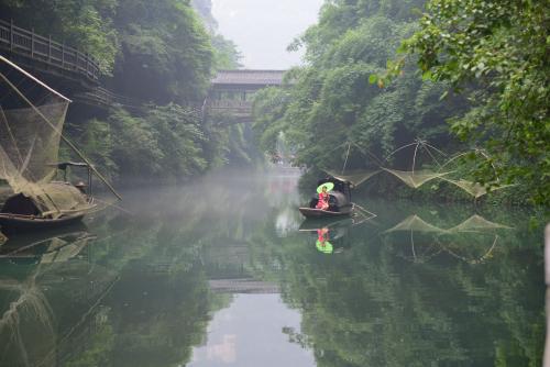 游览三峡家庭